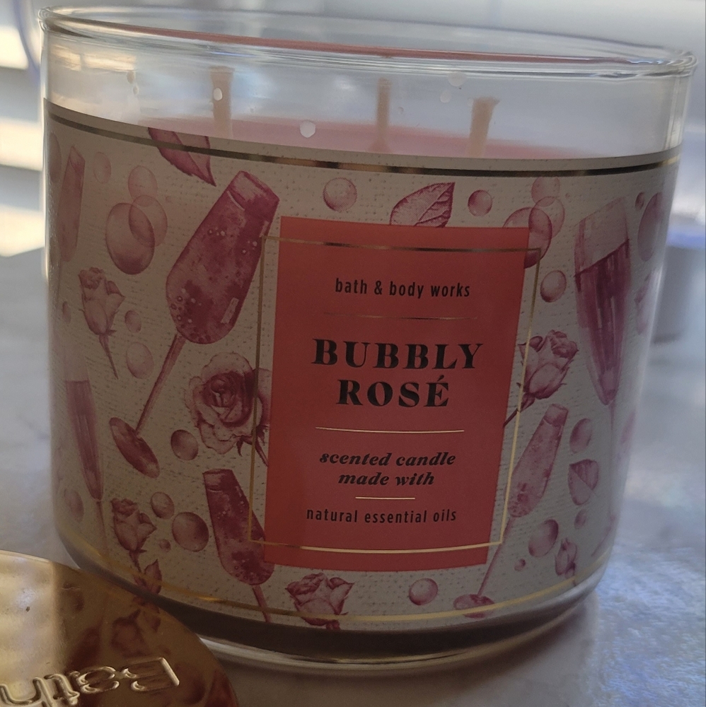 Bath & body works Bubbly Rose 3 wick candle